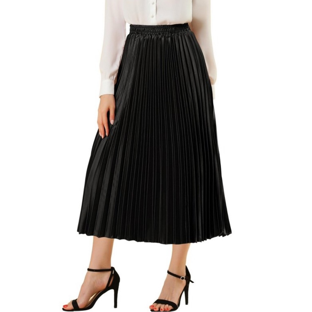 Pleated Black Midi Skirt Medium